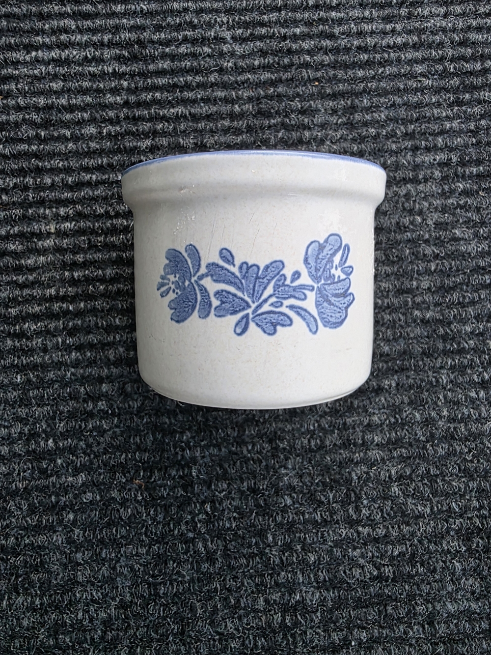 Vintage Pfaltzgraff Yorktowne Stoneware Crock Planter Blue Floral USA